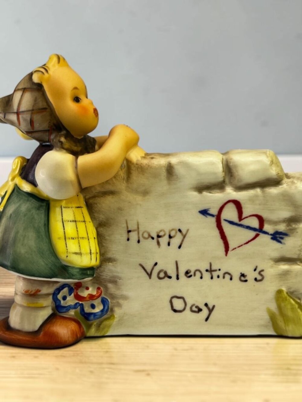 Hummel "Daydreamer" Happy Valentines Day Figurine Display Plaque From 1998